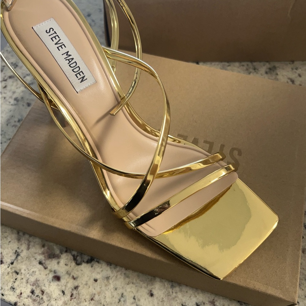Brand new size 11 Steven Madden